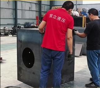 大型液壓站 國立液壓，為機(jī)械企業(yè)提供動(dòng)力